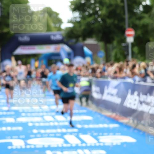 29.06.2025 - hella hamburg halbmarathon Zöllner http://msf.ph/oto/8195521 29.06.2025 10:35:26 Ziel 4944, 10877, 11898, 13798, 14789, 15390, 15701, 15773, 15931, 15959 meine-sportfotos.de