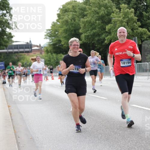 29.06.2025 - hella hamburg halbmarathon Jannik Wohlers http://msf.ph/oto/8195560 29.06.2025 10:24:37 Lombardsbrücke 1740, 2000, 2108, 2249, 3920, 4008, 4010, 4444, 5126, 7778, 8083, 9573, 11400, 11921, 14649, 15153, 15679, 15942, 17185, 17954, 18194, 18198 meine-sportfotos.de