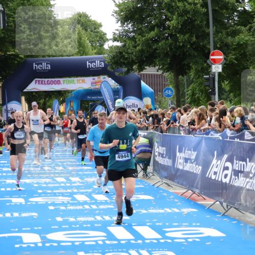 29.06.2025 - hella hamburg halbmarathon Zöllner http://msf.ph/oto/8195561 29.06.2025 10:35:27 Ziel 1889, 4050, 4944, 10771, 10877, 11898, 14789, 15390, 15701, 15931, 15959, 16811 meine-sportfotos.de