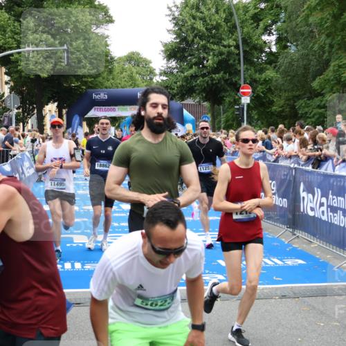 29.06.2025 - hella hamburg halbmarathon Zöllner http://msf.ph/oto/8195648 29.06.2025 10:45:44 Ziel 5047, 6071, 6711, 11291, 11495, 12154, 14764, 15666, 16617, 17332, 17674, 18862, 18878 meine-sportfotos.de