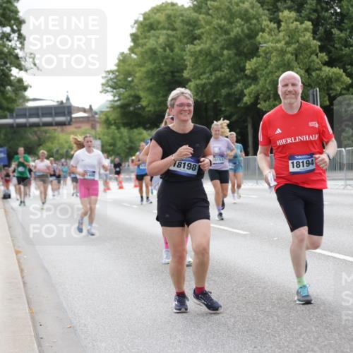 29.06.2025 - hella hamburg halbmarathon Jannik Wohlers http://msf.ph/oto/8195652 29.06.2025 10:24:37 Lombardsbrücke 1740, 2000, 2108, 2249, 3920, 4008, 4010, 4444, 5126, 7778, 8083, 9573, 11400, 11921, 14649, 15153, 15679, 15942, 17185, 17954, 18194, 18198 meine-sportfotos.de