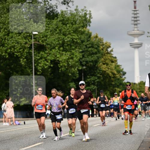 29.06.2025 - hella hamburg halbmarathon Dr. Thomas Lammeyer http://msf.ph/oto/8195667 29.06.2025 10:11:23 Kennedybrücke 4262, 4502, 5287, 5807, 5845, 5926, 6517, 6833, 7503, 8585, 10283, 10700, 10703, 11114, 11394 meine-sportfotos.de