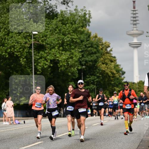 29.06.2025 - hella hamburg halbmarathon Dr. Thomas Lammeyer http://msf.ph/oto/8195715 29.06.2025 10:11:23 Kennedybrücke 4262, 4502, 5287, 5807, 5845, 5926, 6517, 6833, 7503, 8585, 10283, 10700, 10703, 11114, 11394 meine-sportfotos.de