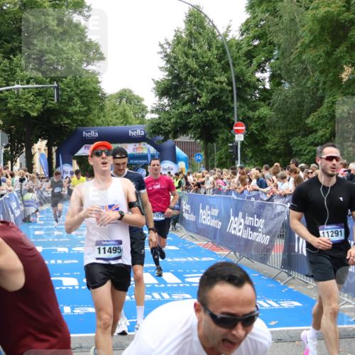 29.06.2025 - hella hamburg halbmarathon Zöllner http://msf.ph/oto/8195744 29.06.2025 10:45:45 Ziel 4854, 5047, 6071, 6711, 11291, 11495, 13975, 14374, 14764, 16617, 17332, 17674, 17835, 18862 meine-sportfotos.de