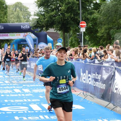 29.06.2025 - hella hamburg halbmarathon Zöllner http://msf.ph/oto/8195750 29.06.2025 10:35:28 Ziel 1889, 4050, 4944, 10771, 10877, 11898, 15390, 15701, 15931, 15959, 16811, 19022 meine-sportfotos.de