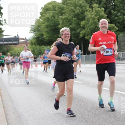 29.06.2025 - hella hamburg halbmarathon Jannik Wohlers http://msf.ph/oto/8195755 29.06.2025 10:24:37 Lombardsbrücke 1740, 2000, 2108, 2249, 3920, 4008, 4010, 4444, 5126, 7778, 8083, 9573, 11400, 11921, 14649, 15153, 15679, 15942, 17185, 17954, 18194, 18198 meine-sportfotos.de