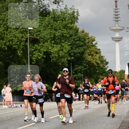 29.06.2025 - hella hamburg halbmarathon Dr. Thomas Lammeyer http://msf.ph/oto/8195771 29.06.2025 10:11:24 Kennedybrücke 1993, 4262, 4502, 5287, 5807, 5845, 5926, 6517, 6518, 6833, 7503, 8585, 10283, 10700, 10703, 11114, 11394 meine-sportfotos.de
