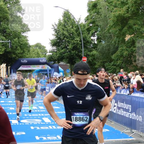 29.06.2025 - hella hamburg halbmarathon Zöllner http://msf.ph/oto/8195920 29.06.2025 10:45:49 Ziel 4345, 4854, 5047, 6290, 6711, 7385, 13975, 14374, 16617, 17332, 17835 meine-sportfotos.de