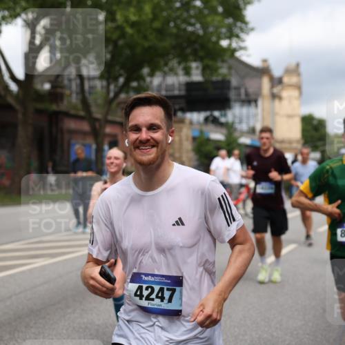 29.06.2025 - hella hamburg halbmarathon Yannick Fuchs http://msf.ph/oto/8195932 29.06.2025 10:44:19 20KM 1119, 1216, 1321, 1399, 1507, 1630, 2020, 2234, 2788, 3296, 3852, 3947, 4127, 4247, 4933, 5447, 5894, 6125, 6282, 7176, 8153, 8313, 8576, 8657, 8689, 8899, 8921, 9031, 9303, 10371, 10480, 10750, 11455, 11607, 11975, 12203, 12235, 12527, 12733, 13225, 13282, 13463, 13609, 13758, 13812, 14562, 14794, 15620, 15803, 15950, 16000, 16242, 16403, 16732, 16806, 16887, 17247, 17282, 17319, 18066, 18228, 18229, 18451, 18499, 18657, 18658, 18811, 18884 meine-sportfotos.de