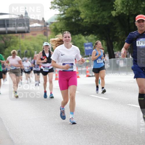 29.06.2025 - hella hamburg halbmarathon Jannik Wohlers http://msf.ph/oto/8195946 29.06.2025 10:24:38 Lombardsbrücke 1740, 2000, 2249, 3920, 4008, 4010, 5126, 7778, 8083, 9573, 11400, 11921, 14649, 15153, 15679, 15942, 17185, 17954, 18194, 18198 meine-sportfotos.de