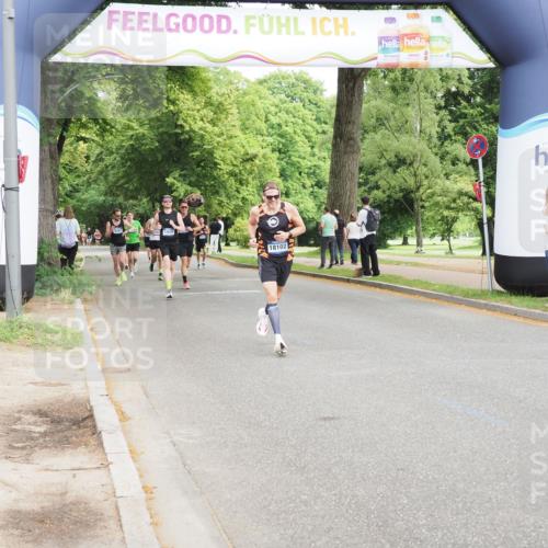 29.06.2025 - hella hamburg halbmarathon MichiJ http://msf.ph/oto/8196000 29.06.2025 10:20:47 Zwischen KM18-KM19 15835, 19118 meine-sportfotos.de