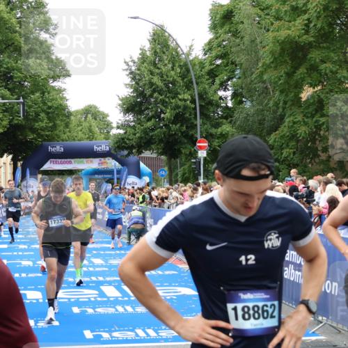 29.06.2025 - hella hamburg halbmarathon Zöllner http://msf.ph/oto/8196024 29.06.2025 10:45:49 Ziel 4345, 4854, 5047, 6290, 6711, 7385, 13975, 14374, 16617, 17332, 17835 meine-sportfotos.de