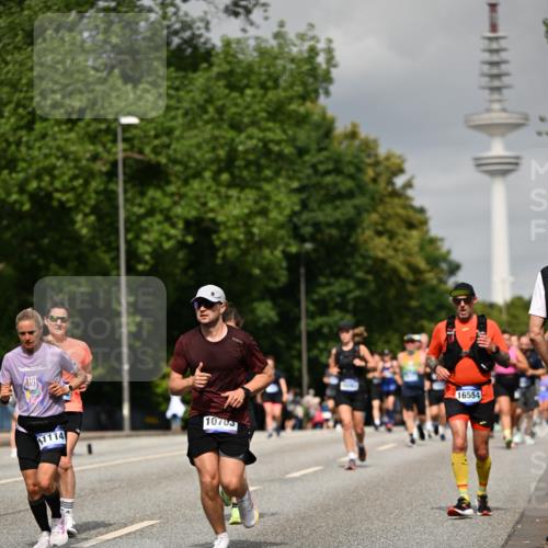 29.06.2025 - hella hamburg halbmarathon Dr. Thomas Lammeyer http://msf.ph/oto/8196061 29.06.2025 10:11:25 Kennedybrücke 1993, 4262, 4502, 5242, 5287, 5807, 5845, 5926, 6517, 6518, 6707, 6713, 6833, 7503, 8585, 10283, 10700, 10703, 11114, 11394 meine-sportfotos.de