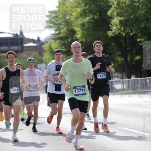 29.06.2025 - hella hamburg halbmarathon Jannik Wohlers http://msf.ph/oto/8196094 29.06.2025 09:46:37 Lombardsbrücke 1053, 1396, 1411, 1577, 2563, 3005, 3790, 3935, 5193, 5660, 7080, 7466, 7622, 7867, 8323, 9519, 10477, 11055, 11370, 11898, 12204, 13148, 13199, 13493, 13494, 13729, 13771, 13991, 14069, 14385, 14448, 14841, 14899, 14975, 15390, 16417, 16425, 16881, 17014, 17137, 17329, 17877, 18357, 18455, 18600, 18731, 18824, 18906, 18986 meine-sportfotos.de