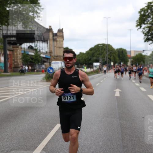 29.06.2025 - hella hamburg halbmarathon Yannick Fuchs http://msf.ph/oto/8196096 29.06.2025 10:31:37 20KM 1385, 1411, 1571, 3959, 4860, 4865, 5003, 5092, 5307, 5315, 5961, 6123, 6529, 7310, 7482, 7831, 8084, 8121, 8362, 9178, 9296, 9313, 10680, 10738, 11120, 11833, 13972, 14459, 14691, 14934, 15261, 15939, 16523, 17024, 17192, 17306, 17658, 17723, 18038, 18062, 18384, 18733, 18824 meine-sportfotos.de
