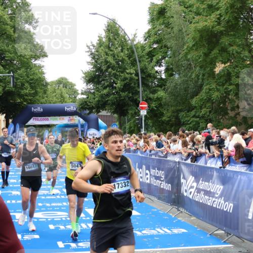 29.06.2025 - hella hamburg halbmarathon Zöllner http://msf.ph/oto/8196118 29.06.2025 10:45:51 Ziel 3477, 4345, 4854, 5047, 6290, 7385, 13975, 14374, 16617, 16624, 17332, 17835 meine-sportfotos.de