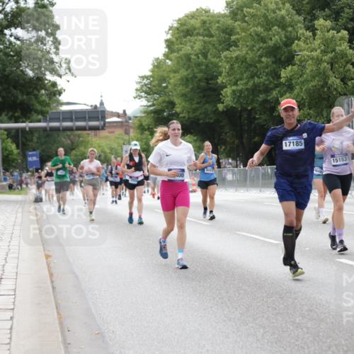 29.06.2025 - hella hamburg halbmarathon Jannik Wohlers http://msf.ph/oto/8196122 29.06.2025 10:24:39 Lombardsbrücke 1740, 2000, 2249, 3920, 4008, 4010, 5126, 7778, 8083, 9573, 11400, 11921, 14649, 15153, 15679, 15942, 17185, 17954, 18194, 18198 meine-sportfotos.de