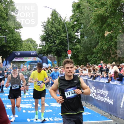 29.06.2025 - hella hamburg halbmarathon Zöllner http://msf.ph/oto/8196169 29.06.2025 10:45:51 Ziel 3477, 4345, 4854, 5047, 6290, 7385, 13975, 14374, 16617, 16624, 17332, 17835 meine-sportfotos.de