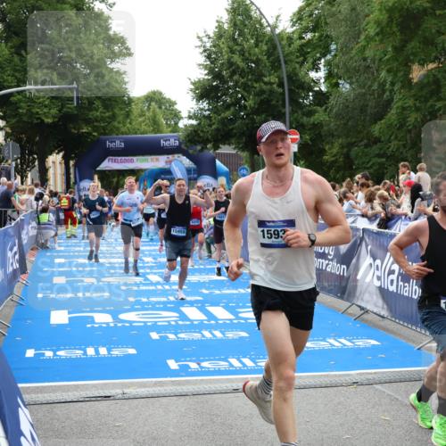 29.06.2025 - hella hamburg halbmarathon Zöllner http://msf.ph/oto/8196192 29.06.2025 10:35:32 Ziel 1344, 1889, 4050, 5269, 10771, 15390, 15931, 15959, 16695, 16811, 17612, 17826, 19022 meine-sportfotos.de