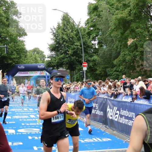 29.06.2025 - hella hamburg halbmarathon Zöllner http://msf.ph/oto/8196240 29.06.2025 10:45:52 Ziel 3477, 4345, 4854, 5047, 6290, 7385, 10792, 11821, 13975, 14374, 16617, 16624, 17835 meine-sportfotos.de