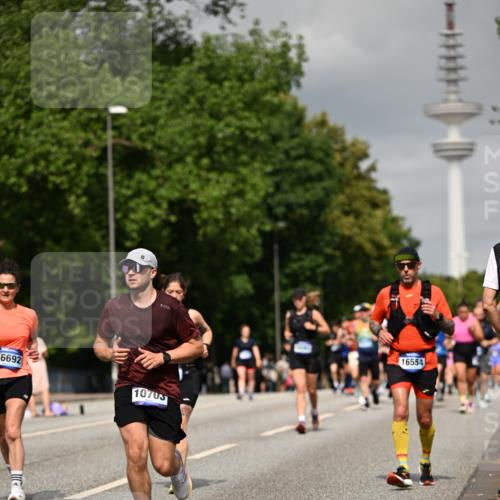 29.06.2025 - hella hamburg halbmarathon Dr. Thomas Lammeyer http://msf.ph/oto/8196300 29.06.2025 10:11:25 Kennedybrücke 1993, 4262, 4502, 5242, 5287, 5807, 5845, 5926, 6517, 6518, 6707, 6713, 6833, 7503, 8585, 10283, 10700, 10703, 11114, 11394 meine-sportfotos.de