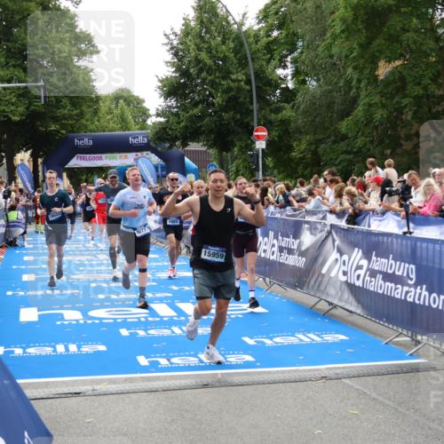 29.06.2025 - hella hamburg halbmarathon Zöllner http://msf.ph/oto/8196338 29.06.2025 10:35:34 Ziel 1344, 1889, 4050, 5269, 10384, 10771, 15959, 16695, 16811, 17612, 17826, 19022 meine-sportfotos.de