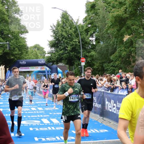 29.06.2025 - hella hamburg halbmarathon Zöllner http://msf.ph/oto/8196366 29.06.2025 10:45:53 Ziel 3477, 4345, 4854, 6290, 7385, 10792, 11821, 13975, 14374, 14911, 16624, 17835, 18185 meine-sportfotos.de