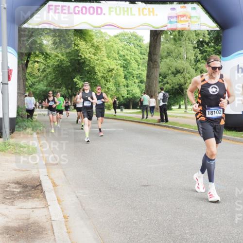 29.06.2025 - hella hamburg halbmarathon MichiJ http://msf.ph/oto/8196378 29.06.2025 10:20:48 Zwischen KM18-KM19 15835, 18102, 19118 meine-sportfotos.de