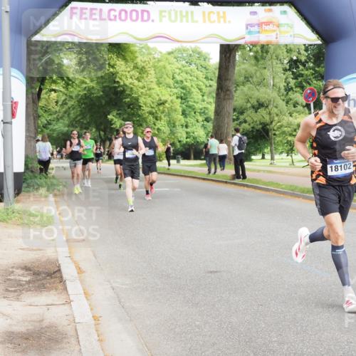 29.06.2025 - hella hamburg halbmarathon MichiJ http://msf.ph/oto/8196389 29.06.2025 10:20:48 Zwischen KM18-KM19 15835, 18102, 19118 meine-sportfotos.de