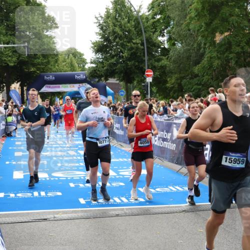 29.06.2025 - hella hamburg halbmarathon Zöllner http://msf.ph/oto/8196450 29.06.2025 10:35:35 Ziel 1344, 1889, 4050, 5269, 10384, 10771, 15959, 16123, 16695, 16811, 17612, 17826, 19022 meine-sportfotos.de