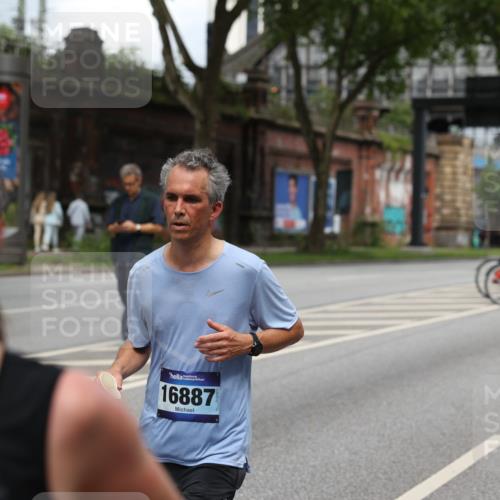 29.06.2025 - hella hamburg halbmarathon Yannick Fuchs http://msf.ph/oto/8196515 29.06.2025 10:44:23 20KM 1119, 1216, 1321, 1399, 1507, 1630, 2020, 2234, 2788, 3296, 3852, 3947, 4127, 4247, 4346, 4933, 5447, 5894, 6125, 6282, 7176, 8153, 8313, 8576, 8657, 8689, 8704, 8899, 8921, 9031, 9303, 10371, 10480, 10750, 11356, 11455, 11607, 12235, 12527, 12624, 12733, 13282, 13463, 13609, 13758, 13812, 14257, 14562, 14794, 15803, 15950, 16000, 16242, 16716, 16732, 16806, 16887, 17247, 17282, 17319, 18066, 18228, 18229, 18370, 18451, 18499, 18657, 18658, 18811, 18884 meine-sportfotos.de