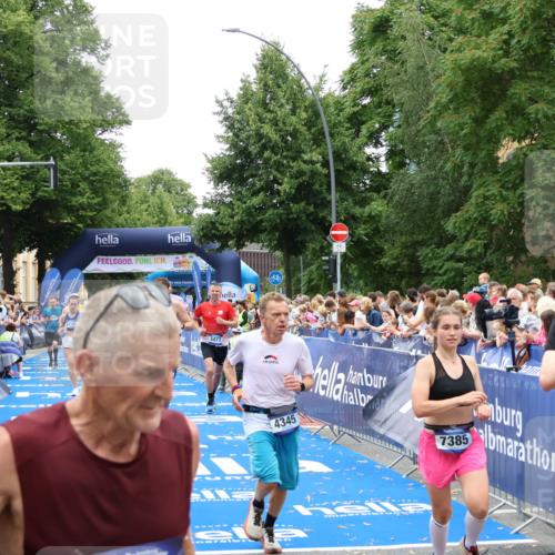 29.06.2025 - hella hamburg halbmarathon Zöllner http://msf.ph/oto/8196516 29.06.2025 10:45:57 Ziel 3477, 4277, 4345, 6532, 7385, 8577, 8871, 10792, 11821, 12084, 14911, 15149, 16624, 17008, 18185, 19116 meine-sportfotos.de