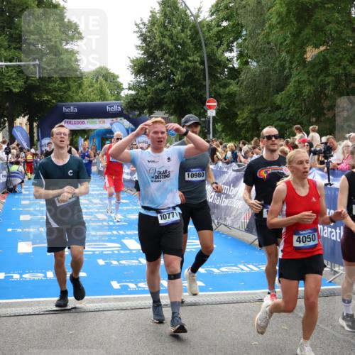 29.06.2025 - hella hamburg halbmarathon Zöllner http://msf.ph/oto/8196572 29.06.2025 10:35:36 Ziel 1344, 1889, 4050, 5269, 10384, 10771, 16123, 16695, 16811, 17612, 17826, 18841, 19022 meine-sportfotos.de