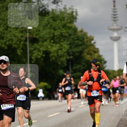 29.06.2025 - hella hamburg halbmarathon Dr. Thomas Lammeyer http://msf.ph/oto/8196585 29.06.2025 10:11:26 Kennedybrücke 1993, 4262, 4502, 5242, 5287, 5807, 5845, 5926, 6517, 6518, 6707, 6713, 6715, 6833, 7503, 8585, 10283, 10700, 10703, 11114, 11394 meine-sportfotos.de