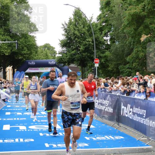 29.06.2025 - hella hamburg halbmarathon Zöllner http://msf.ph/oto/8196621 29.06.2025 10:45:59 Ziel 2189, 3477, 4277, 6532, 8577, 8871, 10792, 11821, 12084, 14462, 14911, 15149, 16624, 17008, 18185, 19116 meine-sportfotos.de