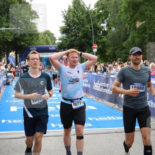 29.06.2025 - hella hamburg halbmarathon Zöllner http://msf.ph/oto/8196632 29.06.2025 10:35:37 Ziel 1344, 5269, 10384, 16123, 16695, 17612, 17826, 18841, 19022 meine-sportfotos.de