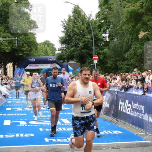 29.06.2025 - hella hamburg halbmarathon Zöllner http://msf.ph/oto/8196653 29.06.2025 10:45:59 Ziel 2189, 3477, 4277, 6532, 8577, 8871, 10792, 11821, 12084, 14462, 14911, 15149, 16624, 17008, 18185, 19116 meine-sportfotos.de