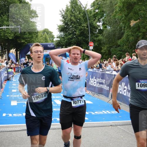29.06.2025 - hella hamburg halbmarathon Zöllner http://msf.ph/oto/8196656 29.06.2025 10:35:38 Ziel 1344, 4062, 5269, 10384, 14841, 16123, 16695, 17612, 17826, 18841 meine-sportfotos.de