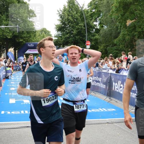 29.06.2025 - hella hamburg halbmarathon Zöllner http://msf.ph/oto/8196691 29.06.2025 10:35:38 Ziel 1344, 4062, 5269, 10384, 14841, 16123, 16695, 17612, 17826, 18841 meine-sportfotos.de