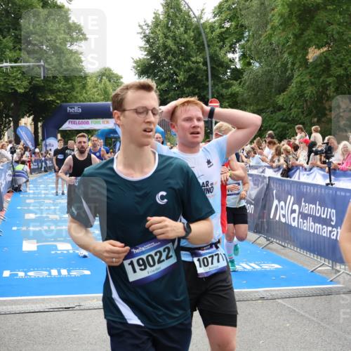 29.06.2025 - hella hamburg halbmarathon Zöllner http://msf.ph/oto/8196725 29.06.2025 10:35:38 Ziel 1344, 4062, 5269, 10384, 14841, 16123, 16695, 17612, 17826, 18841 meine-sportfotos.de