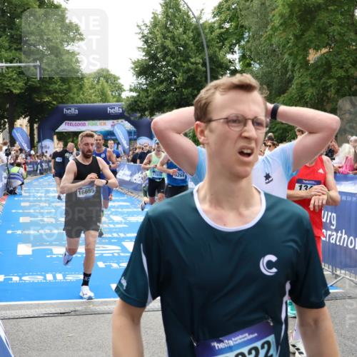 29.06.2025 - hella hamburg halbmarathon Zöllner http://msf.ph/oto/8196801 29.06.2025 10:35:39 Ziel 1344, 4062, 5269, 10384, 14841, 16123, 16695, 17612, 17826, 18841 meine-sportfotos.de
