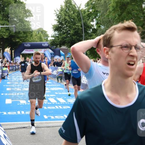 29.06.2025 - hella hamburg halbmarathon Zöllner http://msf.ph/oto/8196834 29.06.2025 10:35:39 Ziel 1344, 4062, 5269, 10384, 14841, 16123, 16695, 17612, 17826, 18841 meine-sportfotos.de