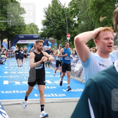 29.06.2025 - hella hamburg halbmarathon Zöllner http://msf.ph/oto/8196866 29.06.2025 10:35:40 Ziel 4062, 5269, 10384, 14841, 16123, 16695, 17612, 17826, 18841 meine-sportfotos.de
