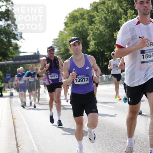 29.06.2025 - hella hamburg halbmarathon Jannik Wohlers http://msf.ph/oto/8196880 29.06.2025 09:46:50 Lombardsbrücke 1002, 1396, 1407, 1910, 1959, 2121, 2228, 2563, 2774, 2836, 3005, 3790, 3935, 4246, 4740, 5961, 6032, 6305, 6473, 6915, 7831, 7972, 8366, 9376, 9508, 9519, 10771, 11055, 11370, 11806, 12137, 12204, 13148, 13771, 13972, 13991, 14069, 14388, 14448, 14975, 15348, 15390, 15500, 15939, 16075, 16177, 16425, 16698, 17877, 18455, 18731, 18906, 19059 meine-sportfotos.de