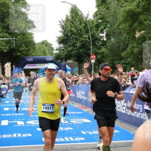 29.06.2025 - hella hamburg halbmarathon Zöllner http://msf.ph/oto/8196888 29.06.2025 10:46:02 Ziel 2189, 4277, 5648, 6532, 8269, 8577, 8871, 11936, 12084, 12269, 14462, 14911, 15149, 17008, 18081, 18185, 19116 meine-sportfotos.de