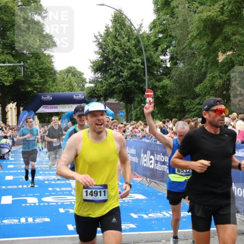 29.06.2025 - hella hamburg halbmarathon Zöllner http://msf.ph/oto/8196899 29.06.2025 10:46:03 Ziel 2189, 4277, 5648, 6460, 6532, 8269, 8577, 8871, 11936, 12084, 12269, 14462, 14804, 15149, 17008, 18081, 19116 meine-sportfotos.de