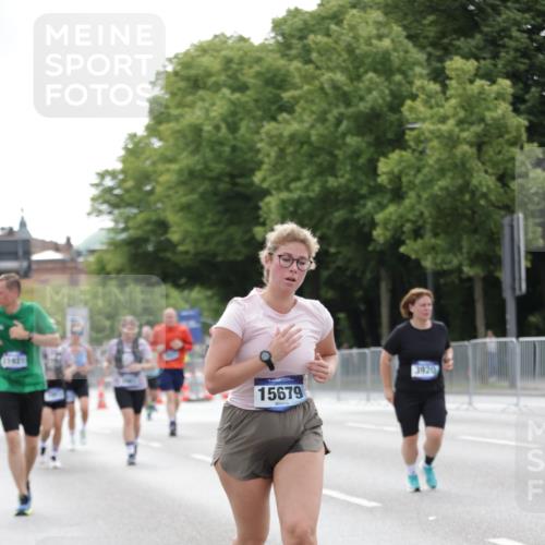 29.06.2025 - hella hamburg halbmarathon Jannik Wohlers http://msf.ph/oto/8196923 29.06.2025 10:24:45 Lombardsbrücke 1627, 1740, 2000, 3920, 3961, 3963, 5564, 5814, 7778, 8083, 8962, 9573, 9927, 11400, 11921, 14086, 14649, 15153, 15679, 15942, 17185, 17954 meine-sportfotos.de