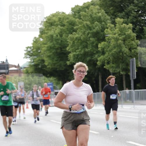 29.06.2025 - hella hamburg halbmarathon Jannik Wohlers http://msf.ph/oto/8196942 29.06.2025 10:24:45 Lombardsbrücke 1627, 1740, 2000, 3920, 3961, 3963, 5564, 5814, 7778, 8083, 8962, 9573, 9927, 11400, 11921, 14086, 14649, 15153, 15679, 15942, 17185, 17954 meine-sportfotos.de