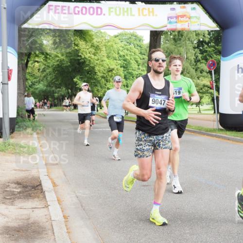 29.06.2025 - hella hamburg halbmarathon MichiJ http://msf.ph/oto/8196970 29.06.2025 10:20:53 Zwischen KM18-KM19 6619, 7272, 9047, 9508, 10298, 12232, 13606, 14548, 18102 meine-sportfotos.de