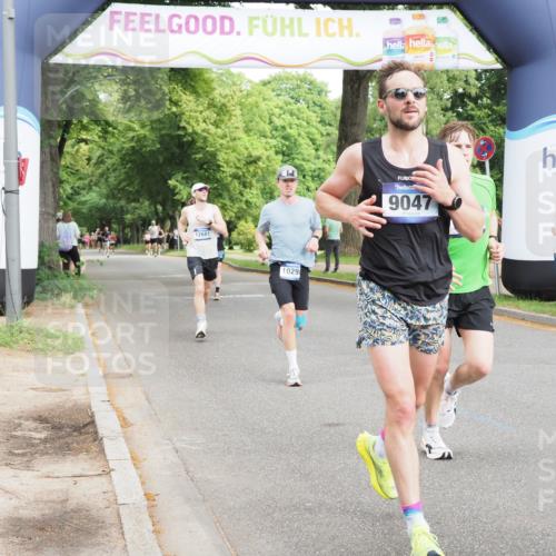 29.06.2025 - hella hamburg halbmarathon MichiJ http://msf.ph/oto/8196994 29.06.2025 10:20:53 Zwischen KM18-KM19 6619, 7272, 9047, 9508, 10298, 12232, 13606, 14548, 18102 meine-sportfotos.de
